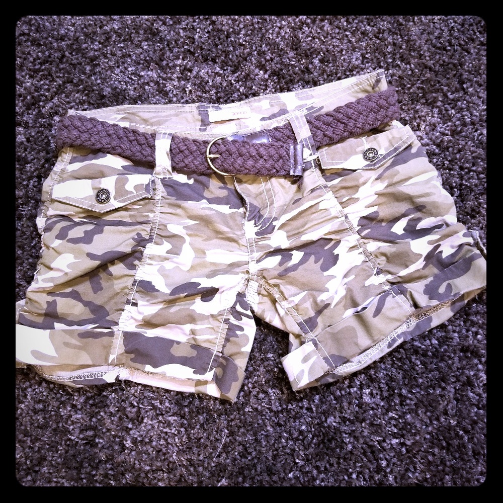 Bongo camo ruched shorts